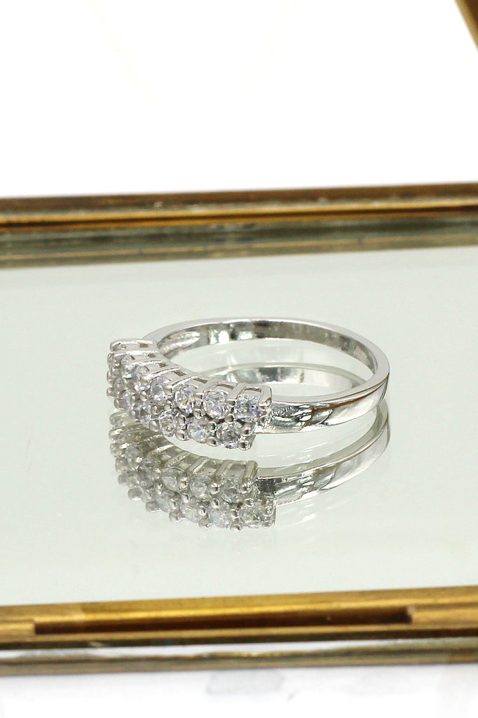 fashion small claw crystal ring