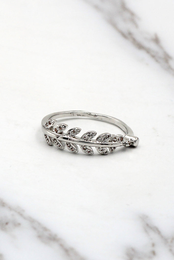 fashion delicate leaf crystal ring