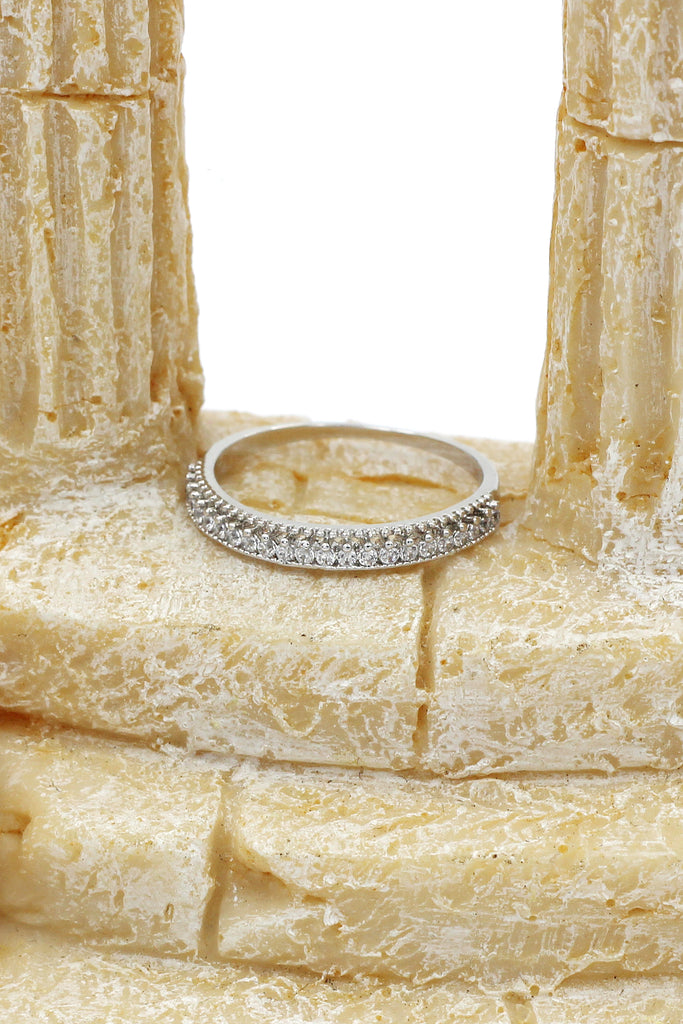 fashion group inlaid diamond ring