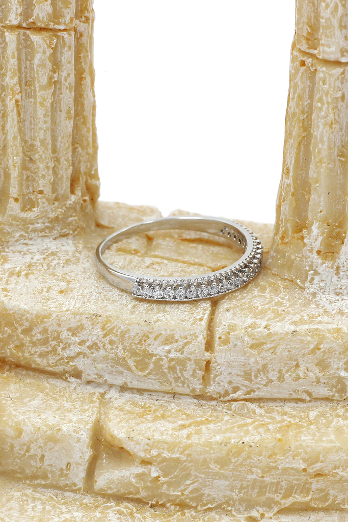 fashion group inlaid diamond ring