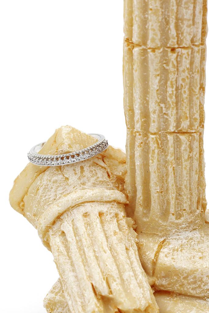 fashion group inlaid diamond ring