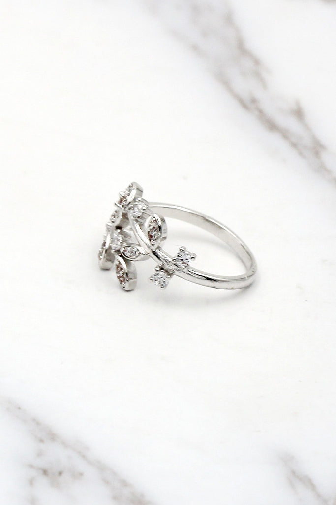 Delicate crystal ring flower earrings set