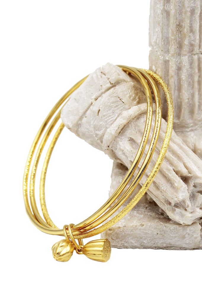 Elegant lotus pendant bracelet