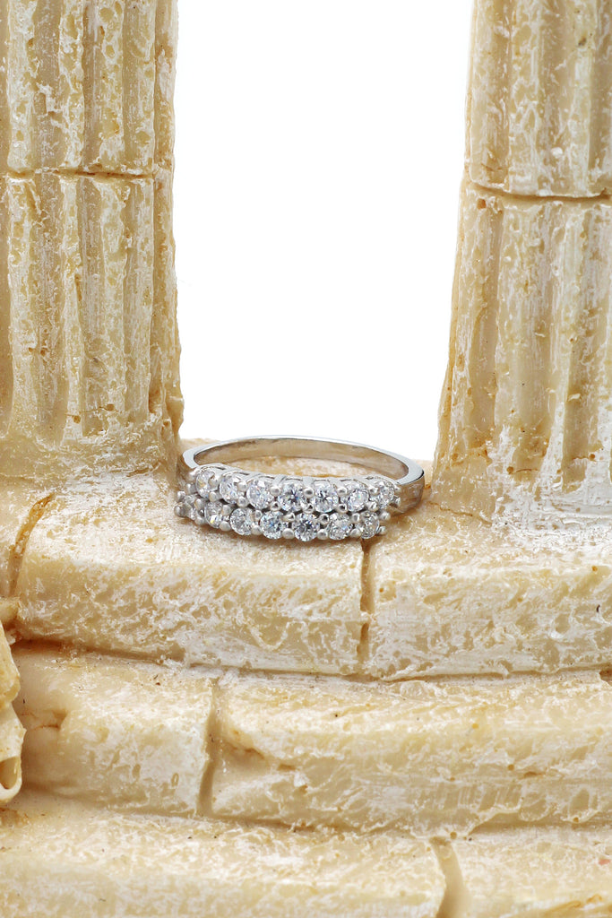 fashion small claw crystal ring