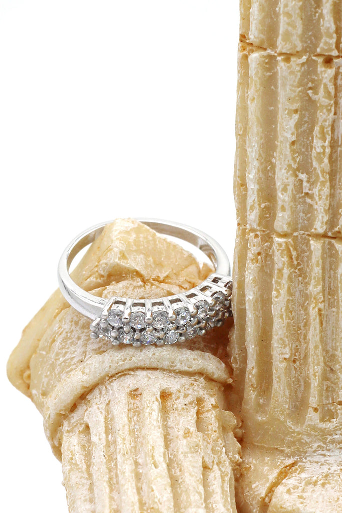 fashion small claw crystal ring