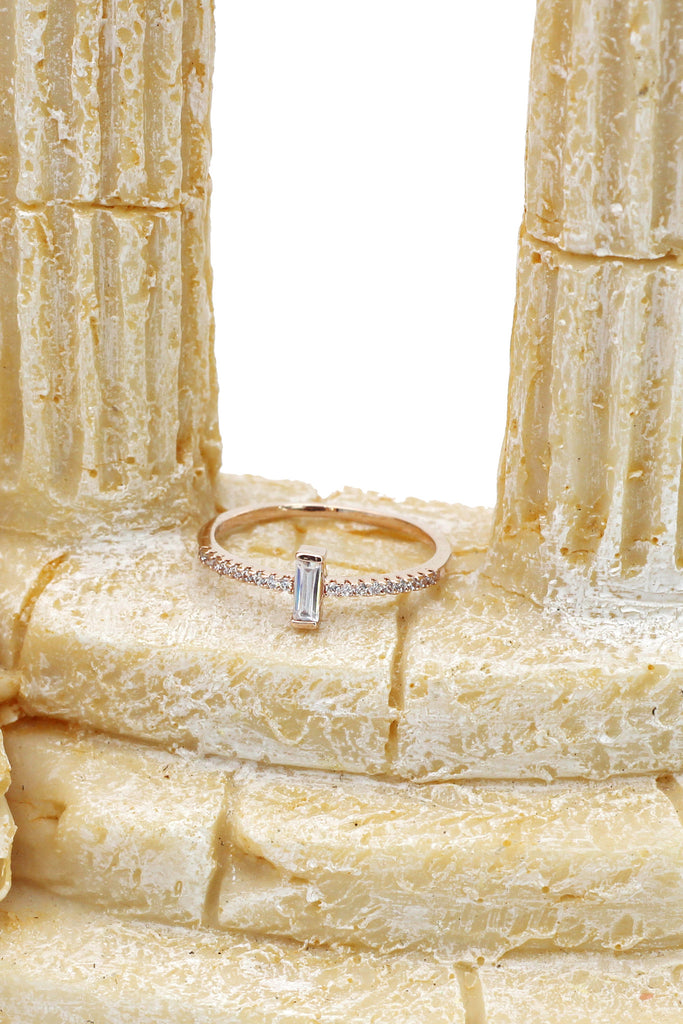 simple vertical crystal ring