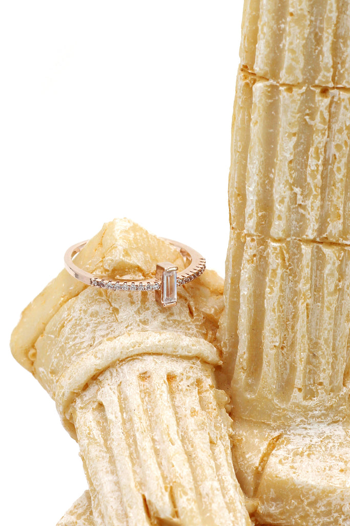 simple vertical crystal ring