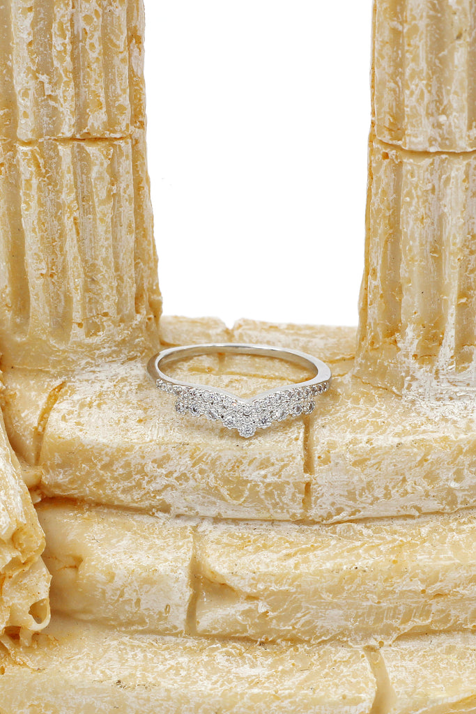 v-shaped crystal ring