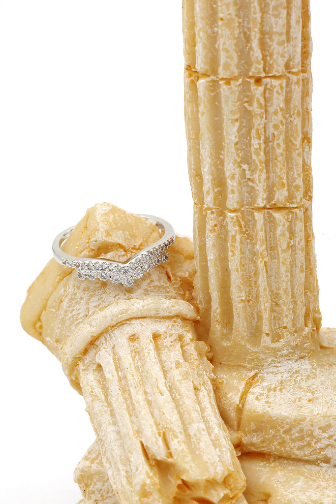 v-shaped crystal ring