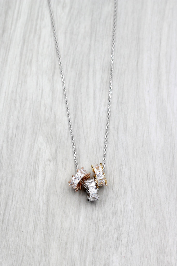 fashion tricolor small circle pendant necklace