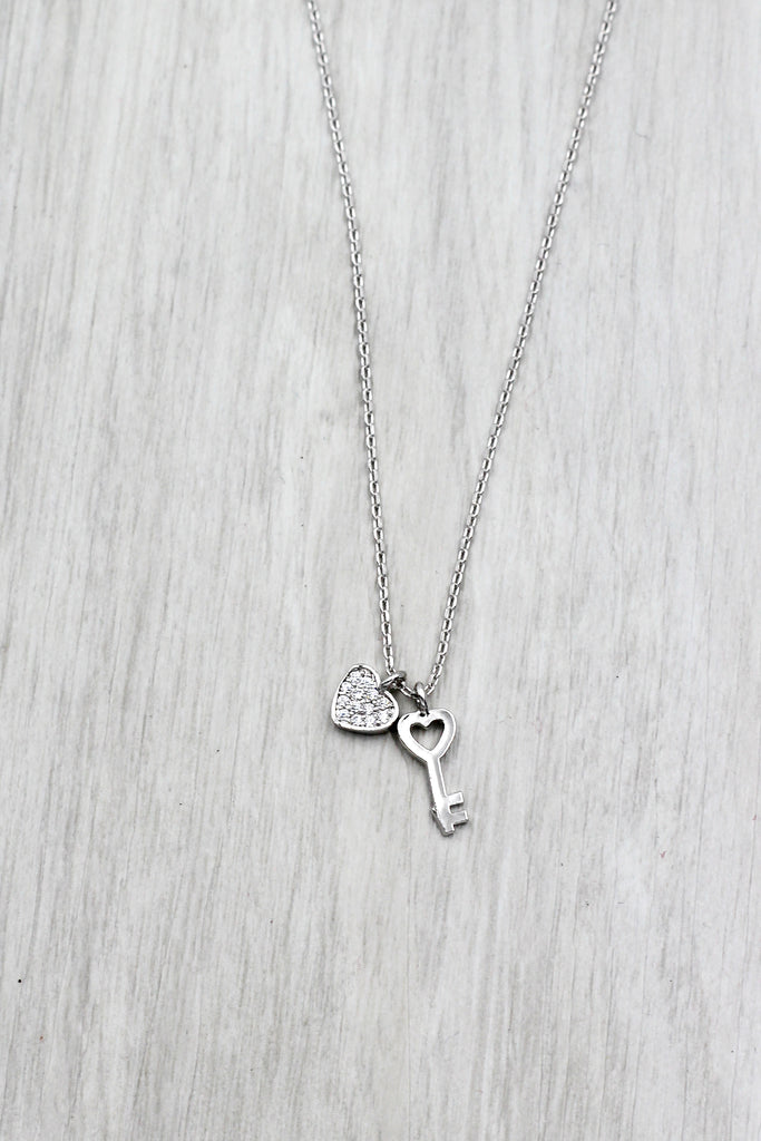 exquisite and simple love crystal necklace