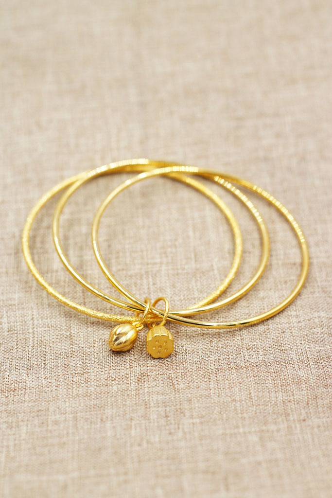Elegant lotus pendant bracelet