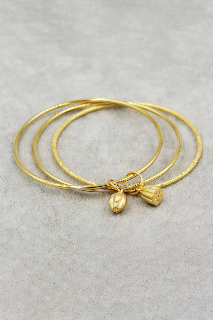 Elegant lotus pendant bracelet
