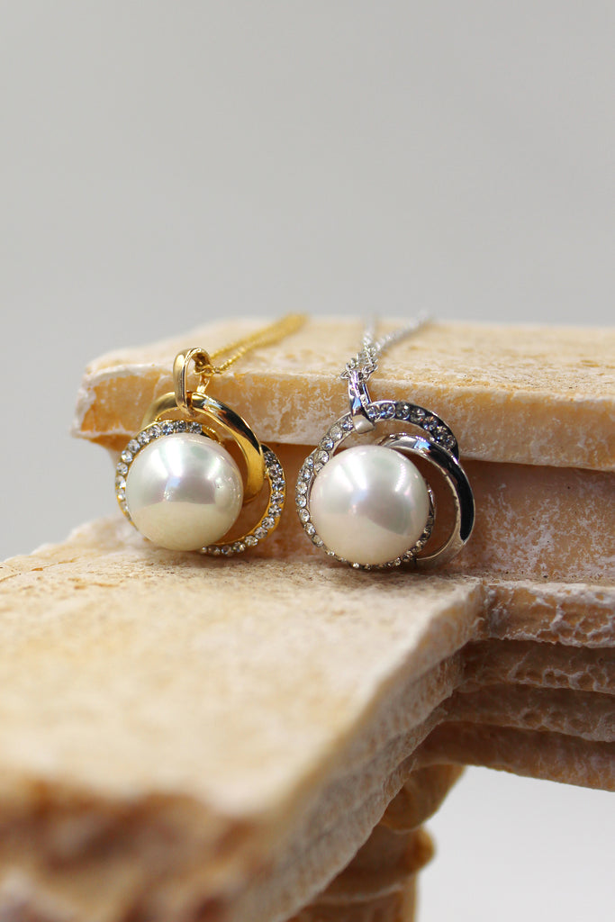 simple clavicle chain bead necklace