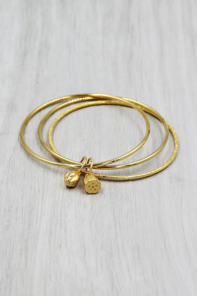 Elegant lotus pendant bracelet