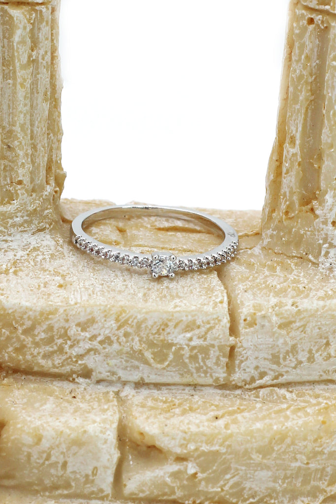 single row inlaid small crystal silver ring