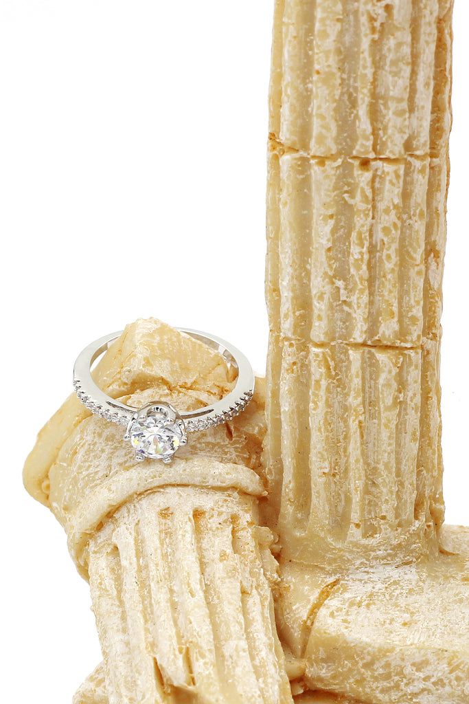 six claw inlaid crystal ring