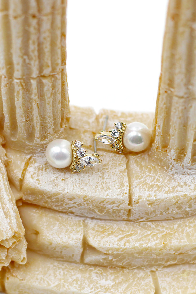 Noble pearls crown crystal earrings
