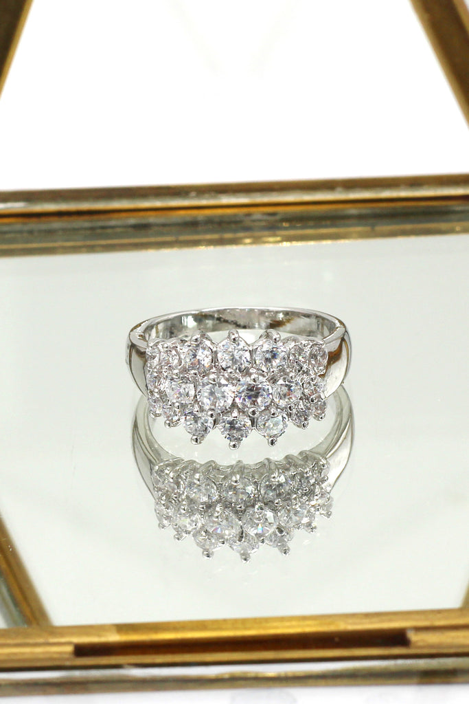 fashion intensive claw crystal ring
