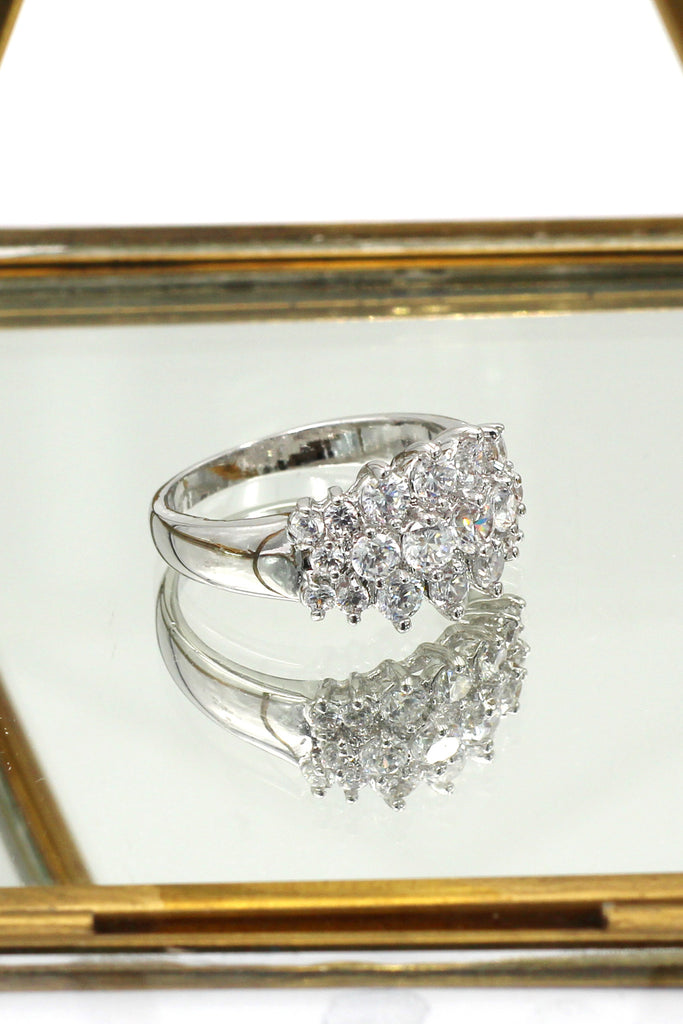 fashion intensive claw crystal ring