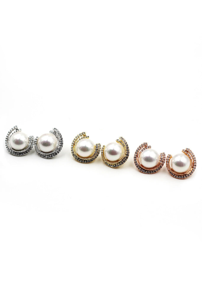 Simple elegant pearl earrings set