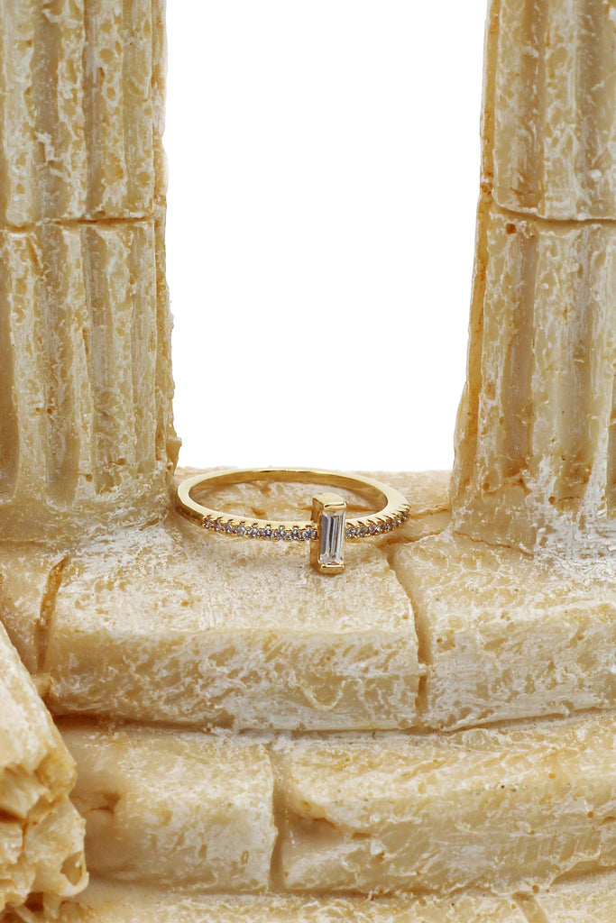simple vertical crystal ring
