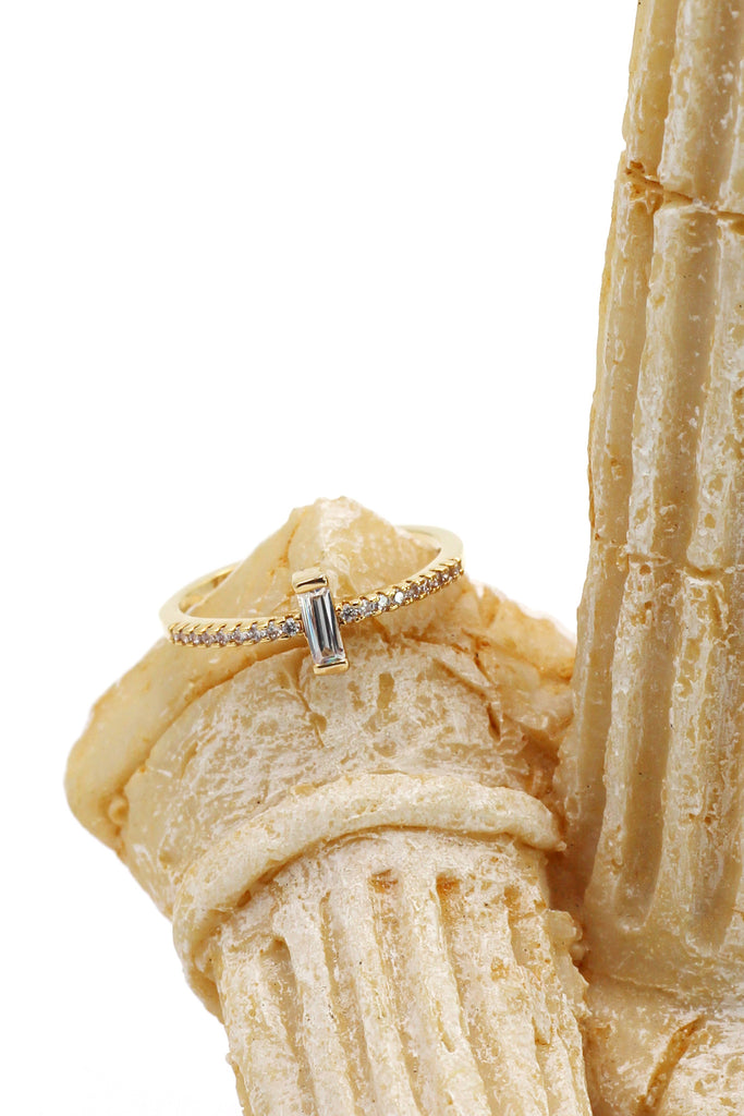 simple vertical crystal ring