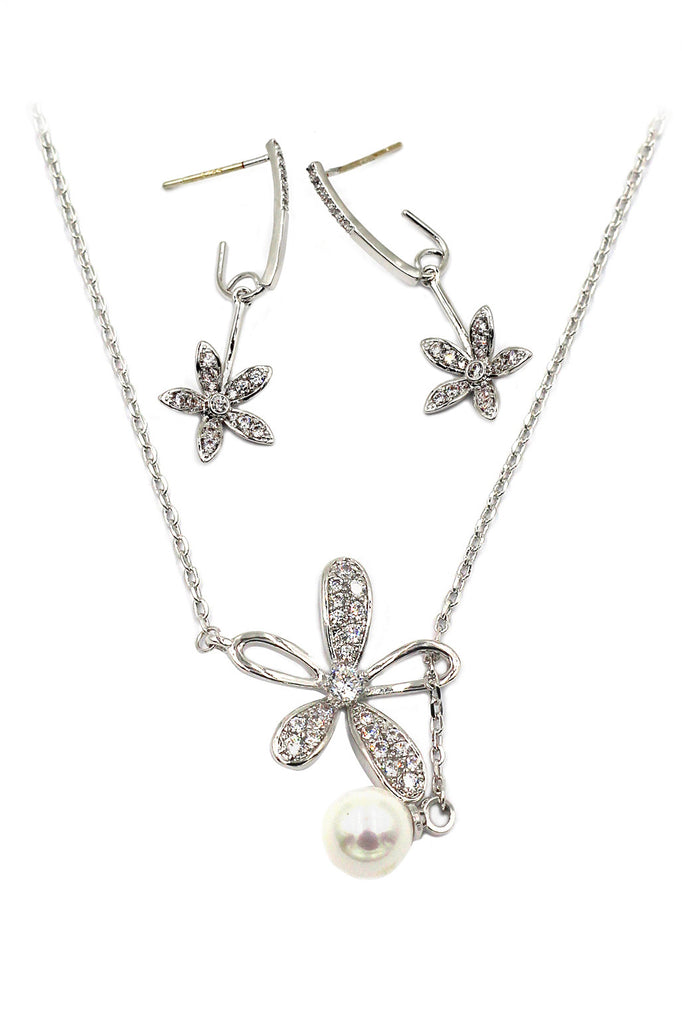 elegant crystal flower petals silver necklace