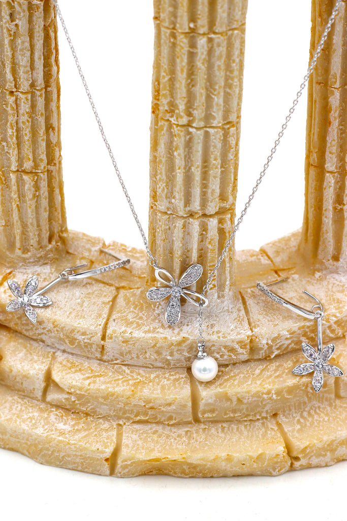 elegant crystal flower petals silver necklace