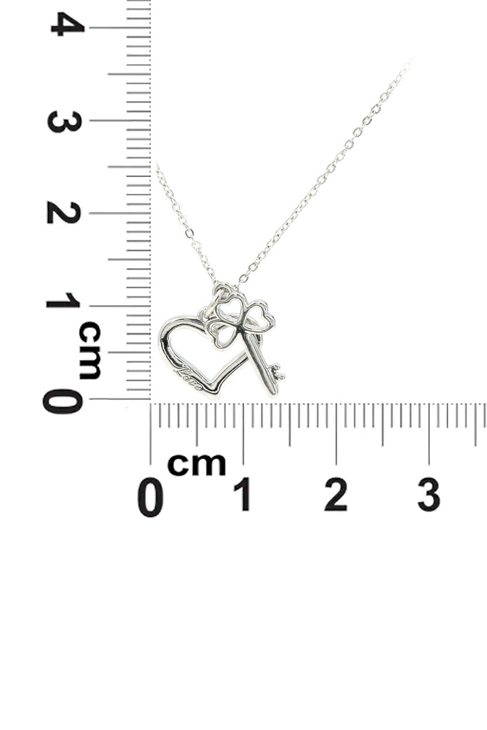 Simple love clavicle necklace