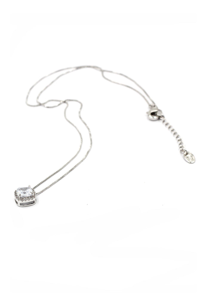 simple flashing crystal necklace