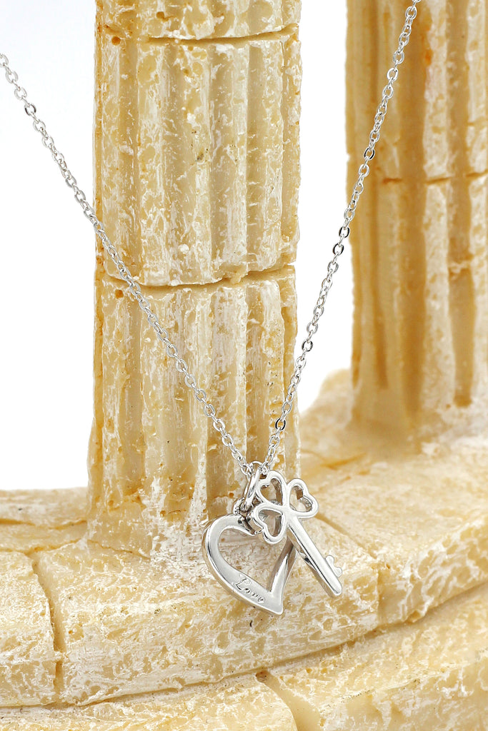 Simple love clavicle necklace