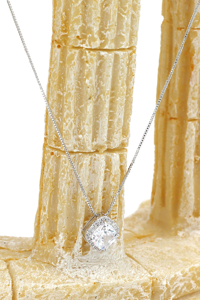 simple flashing crystal necklace