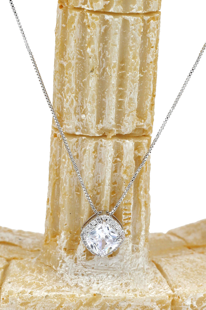 simple flashing crystal necklace