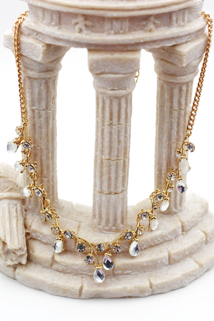 Elegant crystal necklace