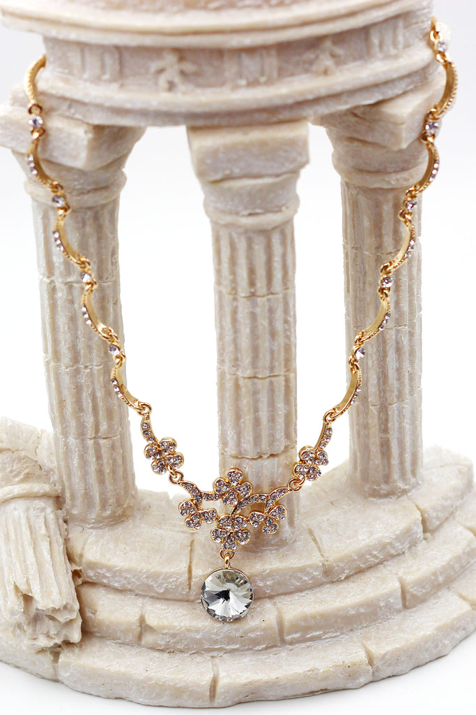 Elegant flowers crystal necklace