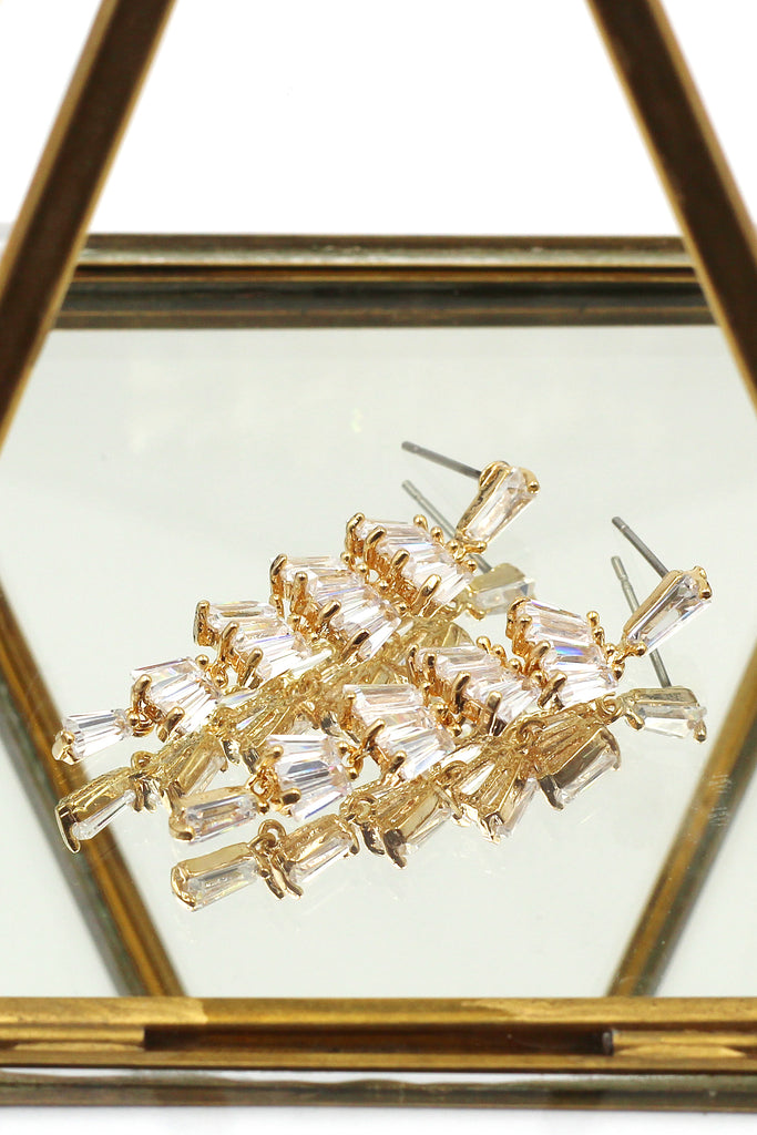 long section with zircon earrings