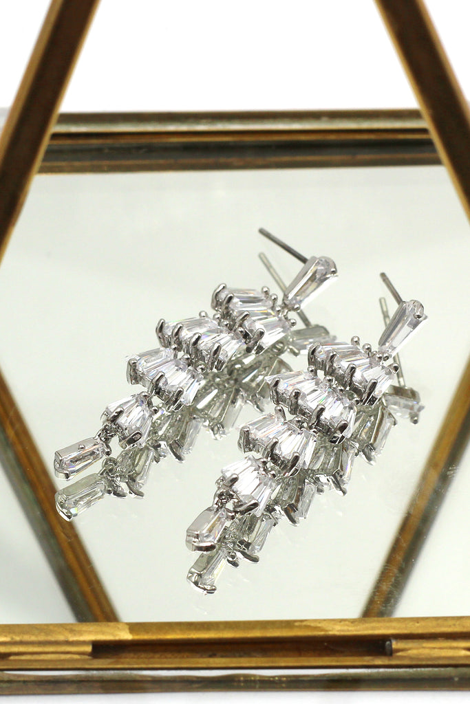 long section with zircon earrings