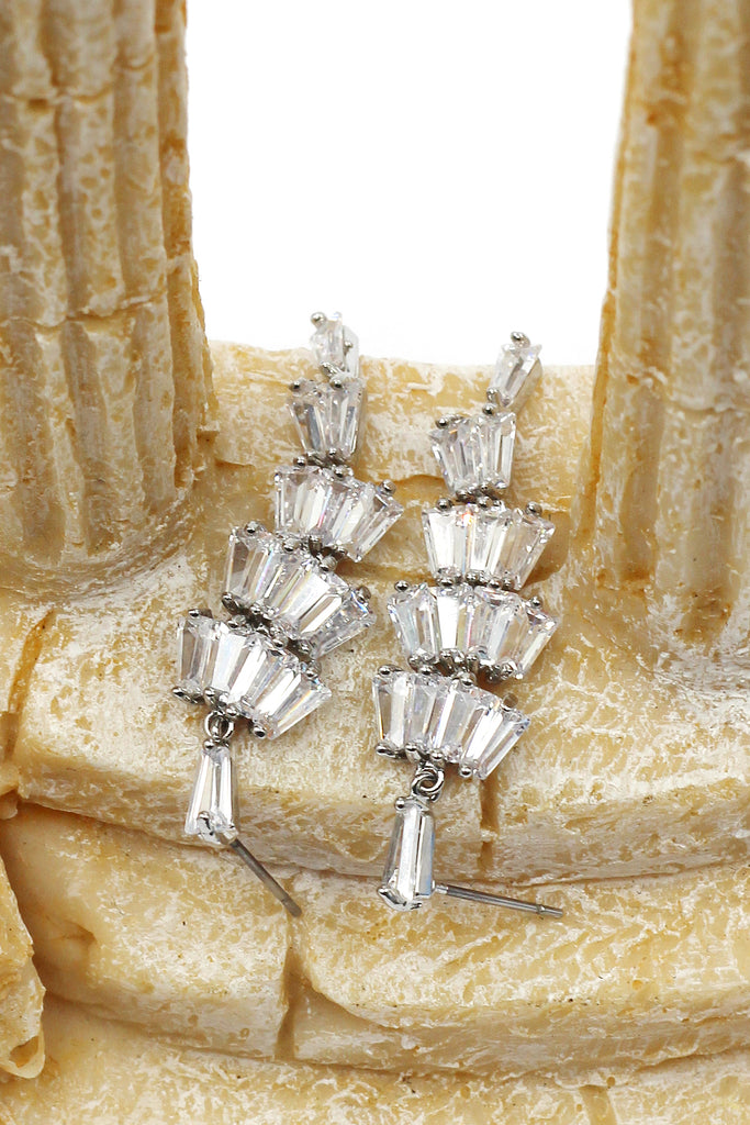 long section with zircon earrings