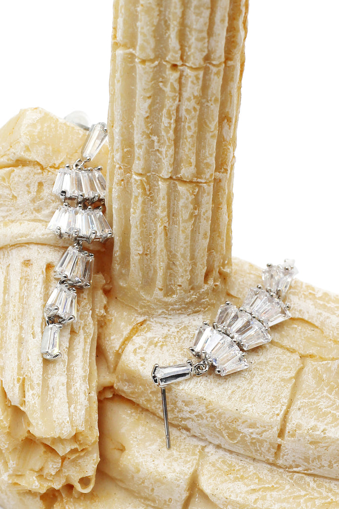 long section with zircon earrings