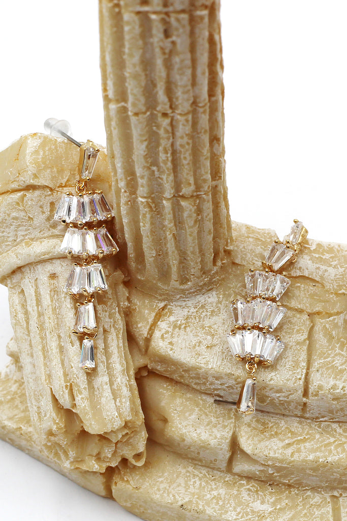 long section with zircon earrings