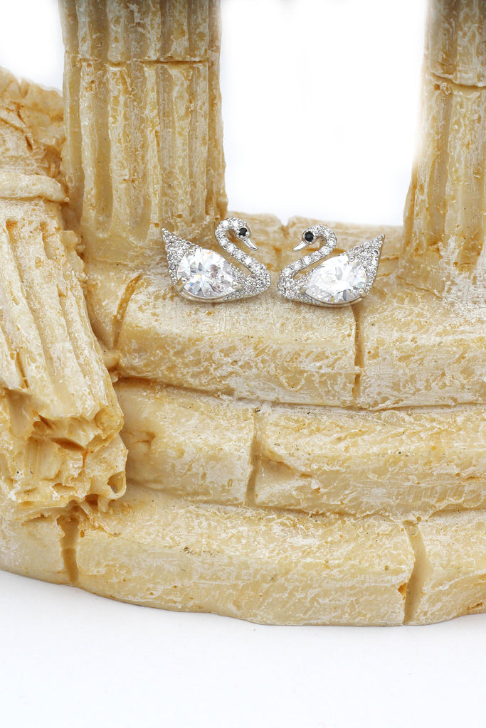 fashion shiny swan crystal earrings
