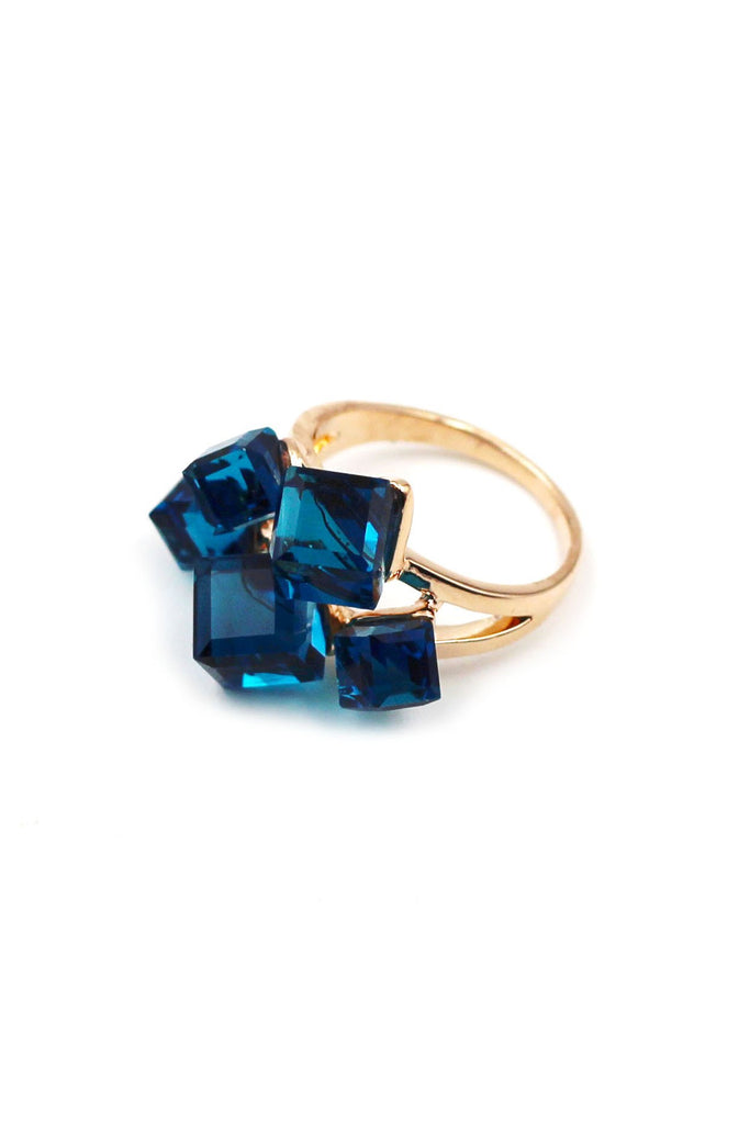 Noble square crystal gold ring set