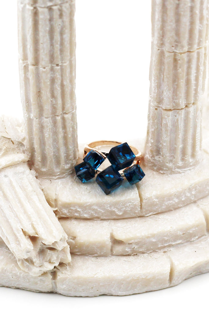 Noble square crystal gold ring set