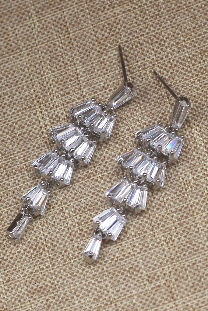 long section with zircon earrings