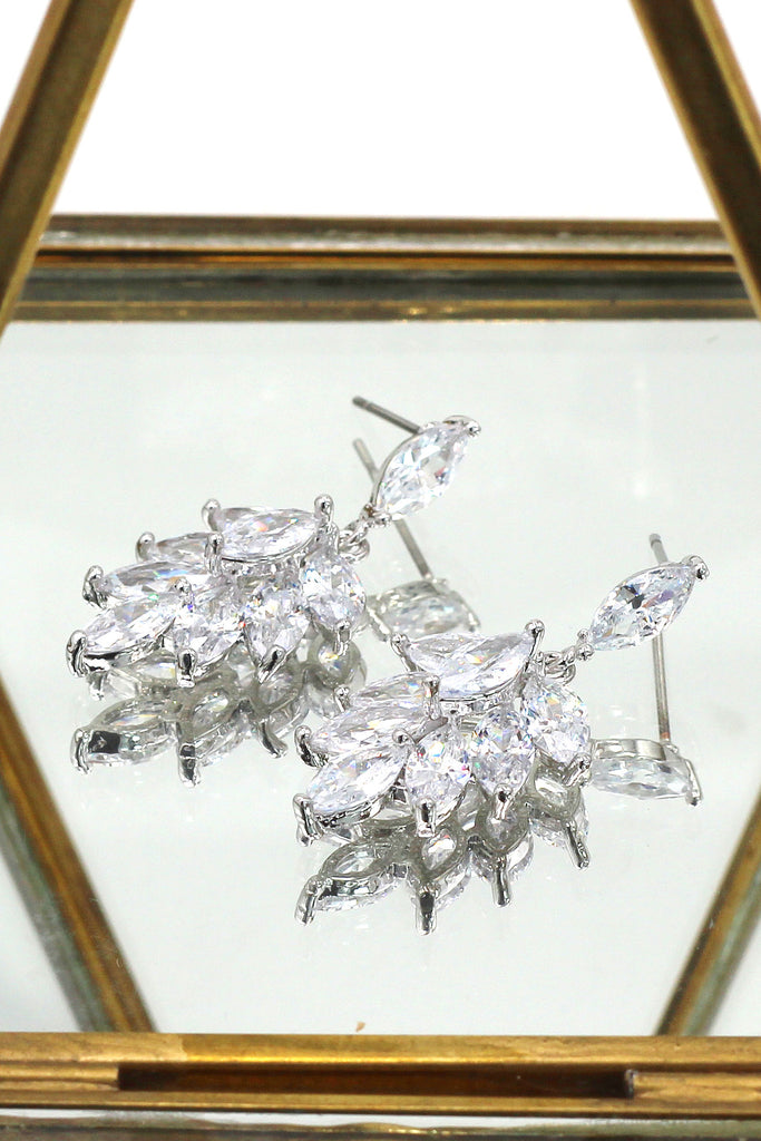 elegant temperament crystal earrings