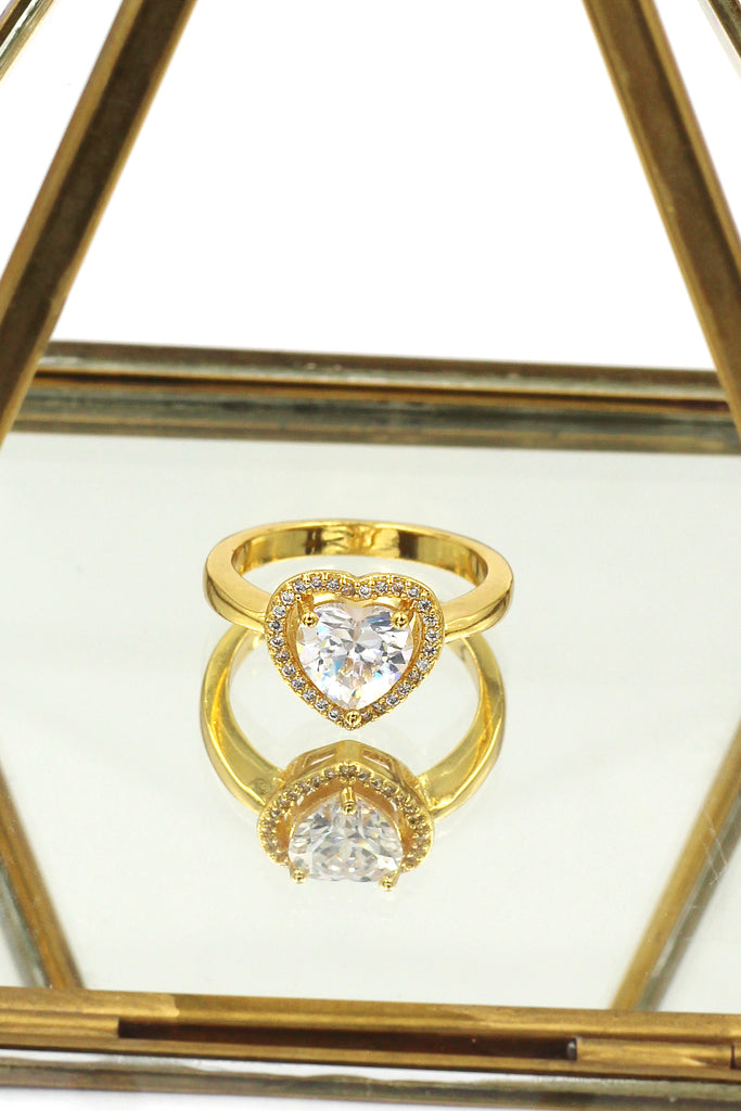 golden shiny crystal heart ring