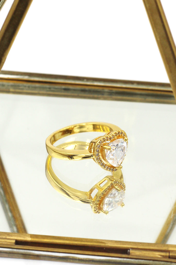 golden shiny crystal heart ring