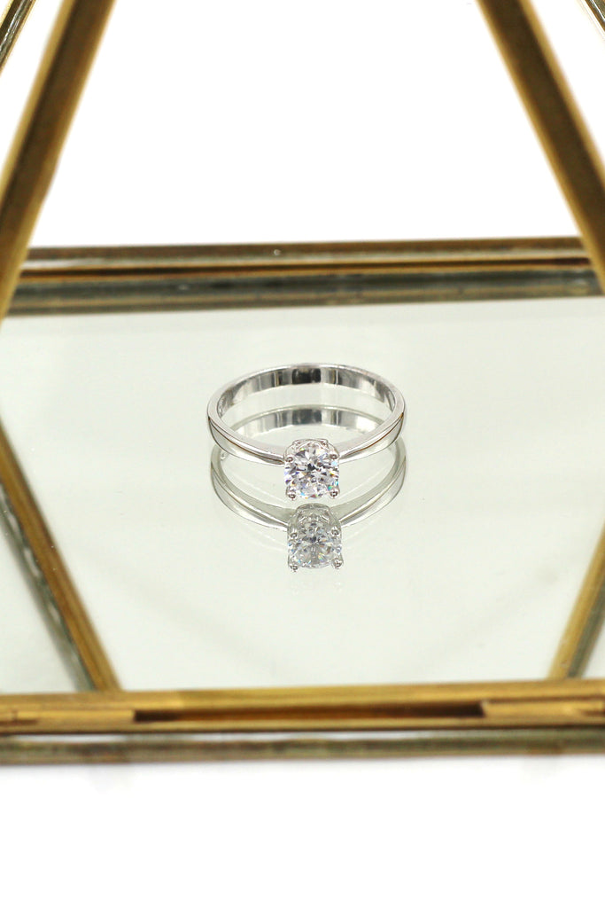 simple small crystal four-claw ring