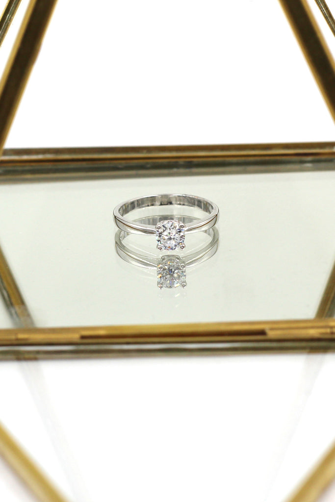 simple small crystal four-claw ring